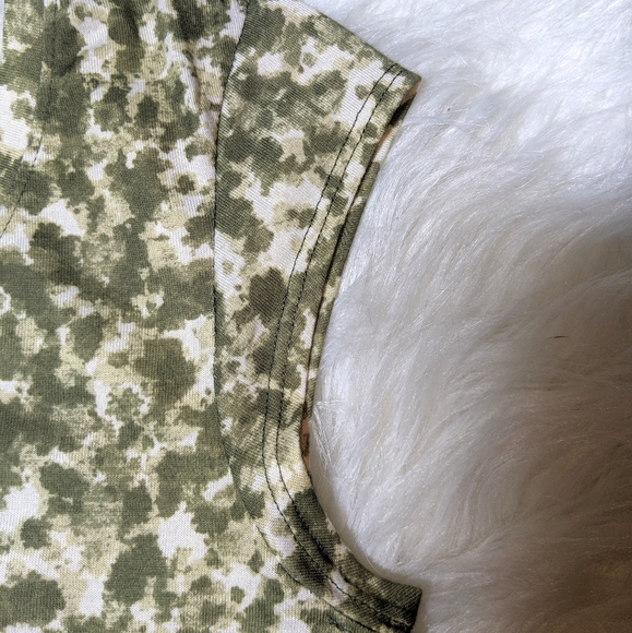 NWT North Face V Neck T-Shirt - Picture 8 of 11